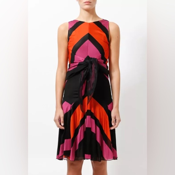 Balenciaga by Nicolas Ghesquière Graphic Knot Flared Dress Fall 2007 Collection - Picture 3 of 14